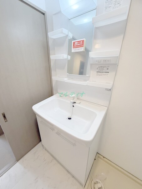物件内観写真4　(洗面台)