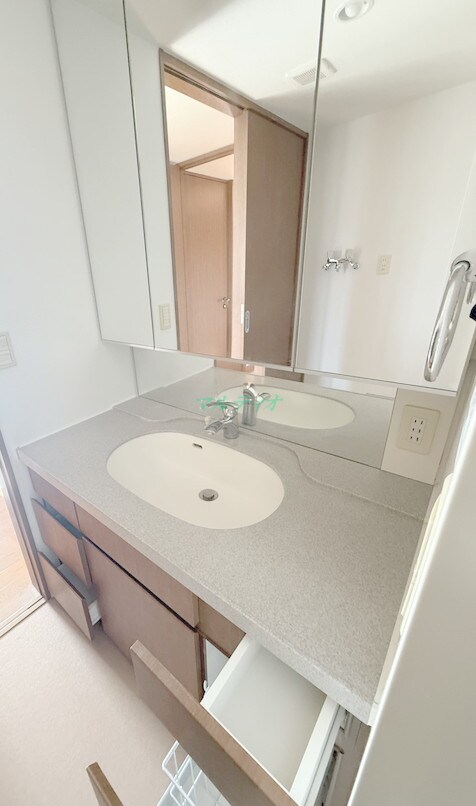 物件内観写真10　(洗面台)