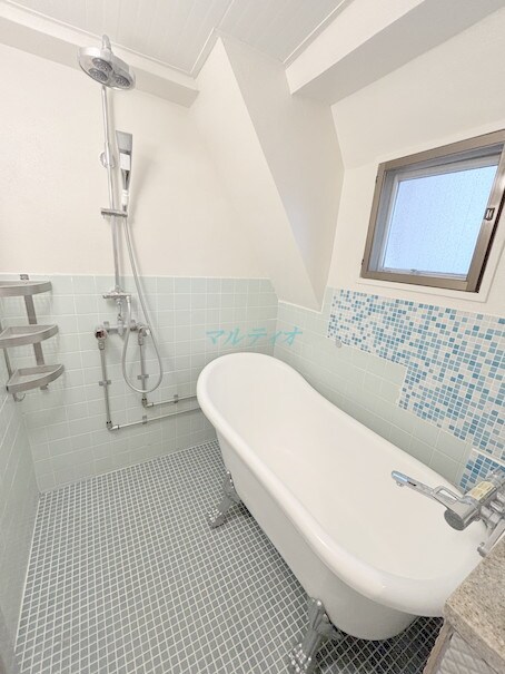 浴室(♪オーバーヘッドシャワー付デザイナーズ広々バスルーム（足伸ば)