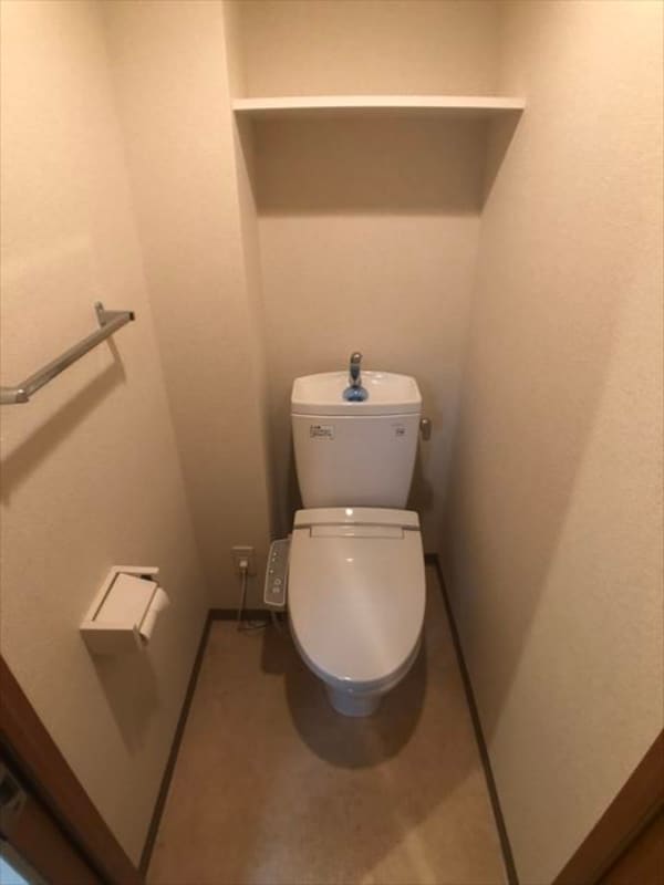 トイレ(写真は反転タイプの011)