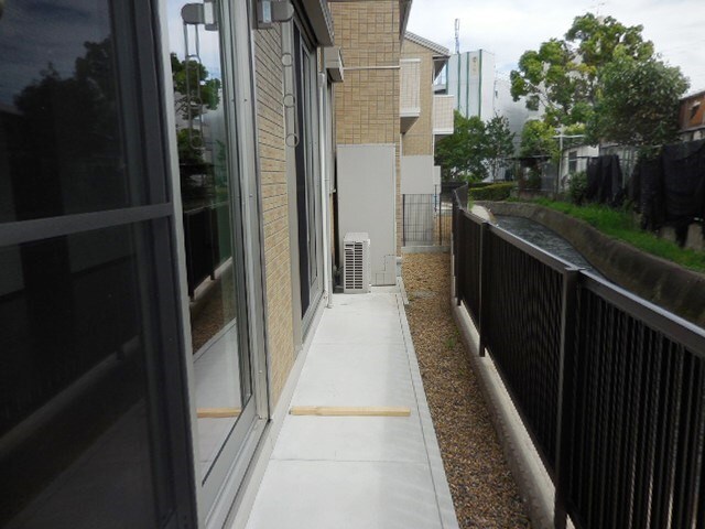 物件内観写真8　(1Fはテラス)