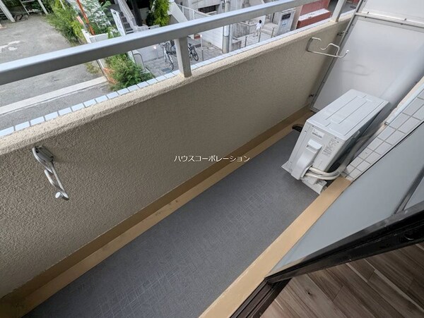 ベランダ(写真は1F部分)