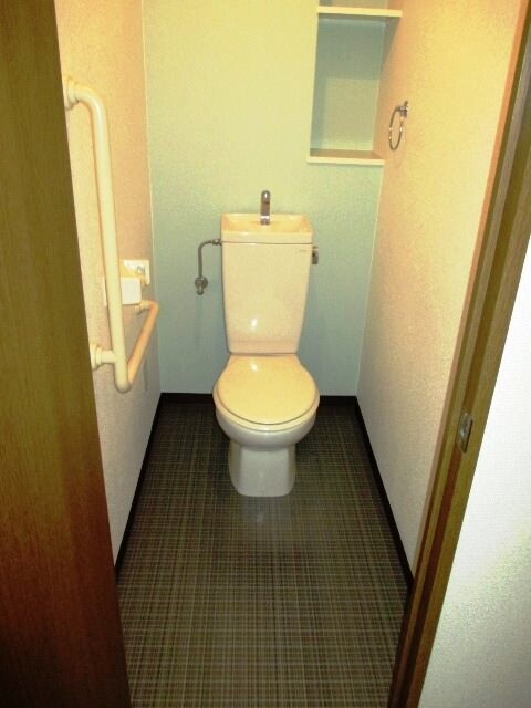 物件内観写真10　(トイレ新調)