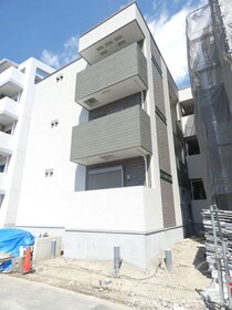 東海道本線<琵琶湖線・JR京都線> 東淀川駅 3階建 築5年の外観写真