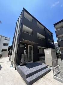 東海道本線<琵琶湖線・JR京都線> 吹田駅 3階建 築5年の外観写真