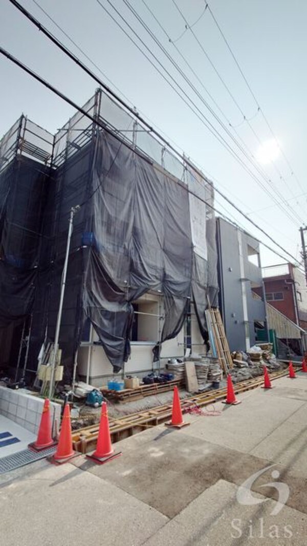 建設中