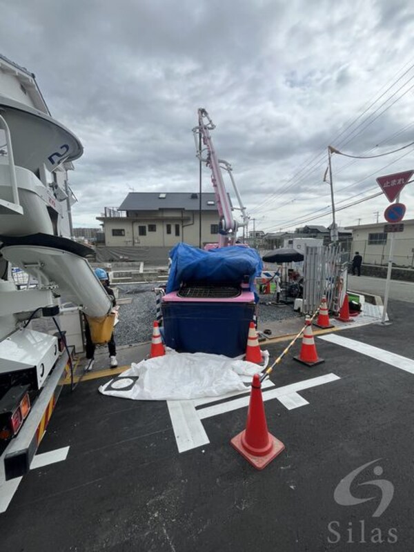 建設中