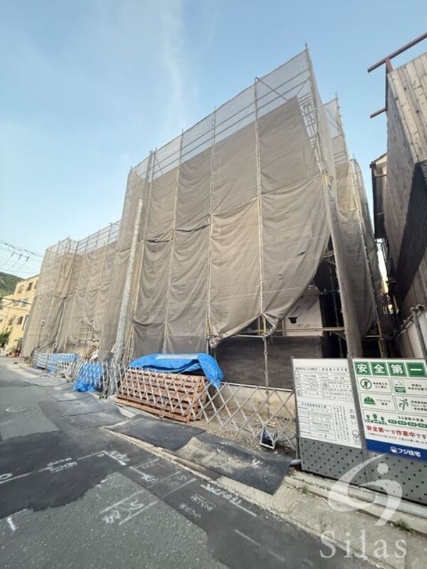 建設中