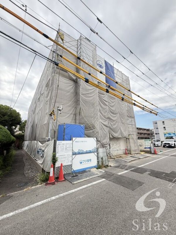 建設中