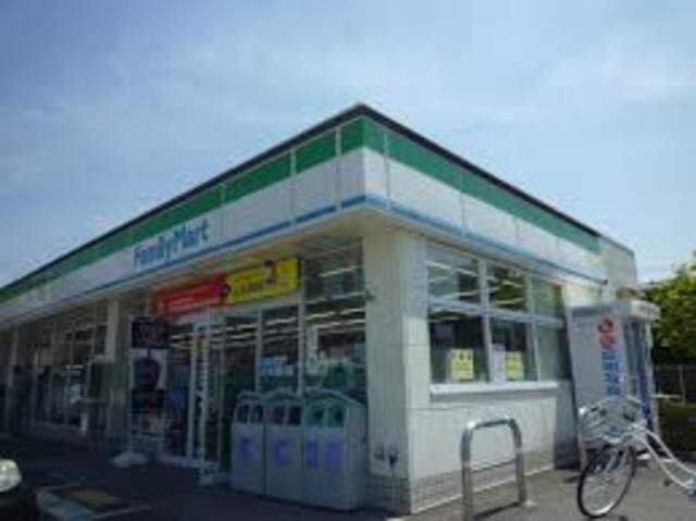ファミリーマート川西中央店