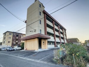 西鶉ビル外観写真