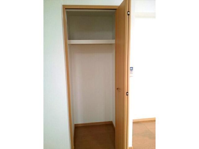 物件内観写真11　(LDK収納)