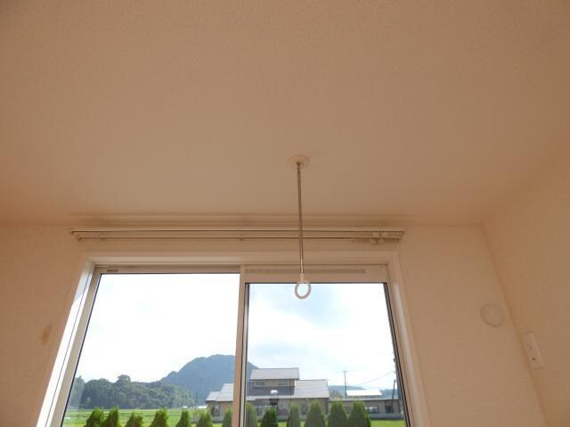 物件内観写真19　(室内物干し)