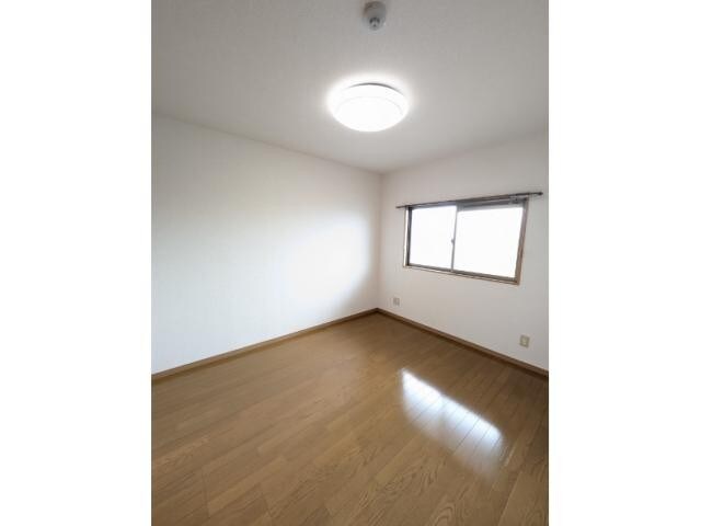 物件内観写真10　(北側6帖洋室)