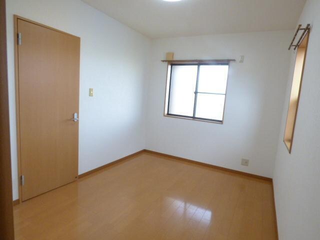 物件内観写真13　(6帖洋室)