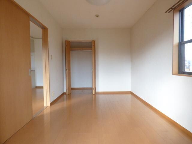 物件内観写真14　(6.7帖洋室)