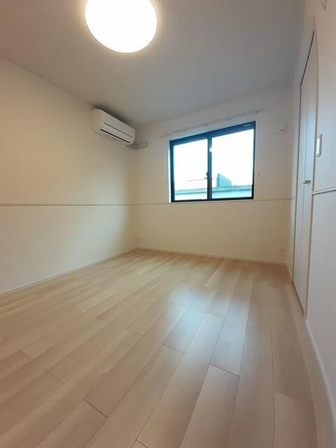 物件内観写真8　(6.1帖洋室)