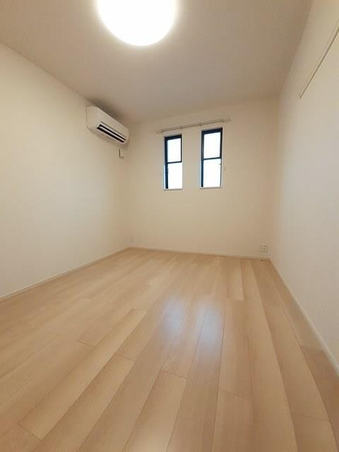 物件内観写真12　(6.3帖洋室)