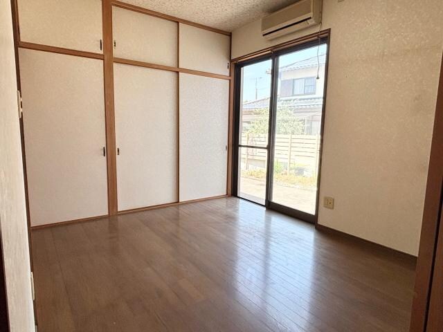 宮熊戸建2の居室(5.3帖洋室)