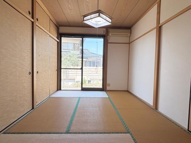 宮熊戸建2の居室(6帖和室)