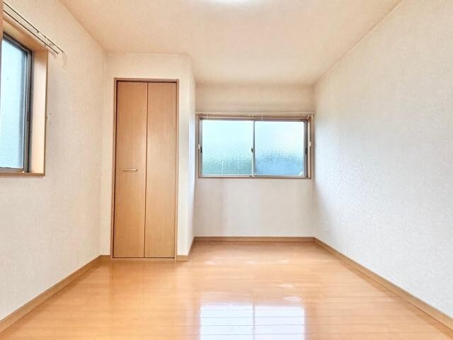 物件内観写真8　(5.5帖洋室)