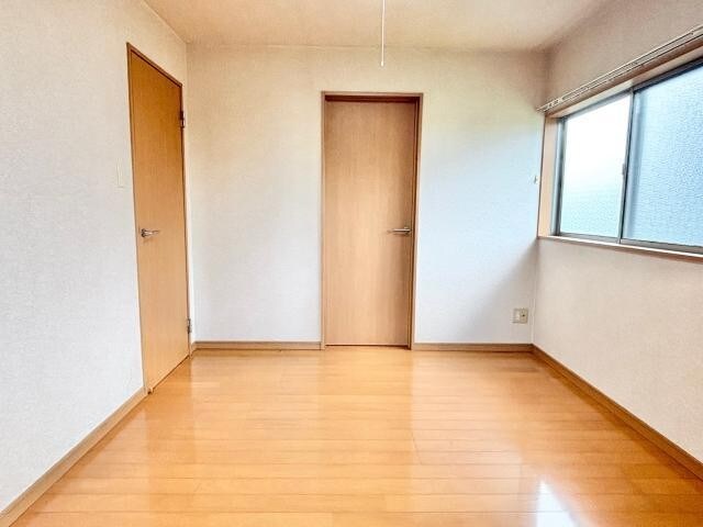 物件内観写真12　(5.5帖洋室)