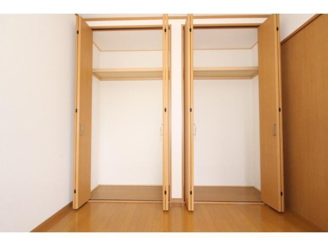 ラルジュの収納(クローゼット)