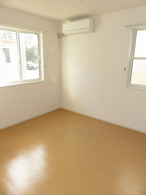 物件内観写真2　(リビング)