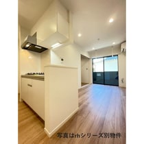 西鉄貝塚線 唐の原駅 3階建 建築中の外観写真