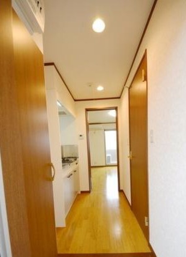 玄関(別部屋参考写真となります)