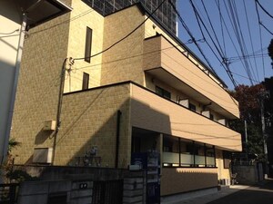 コティ・クーメリア外観写真