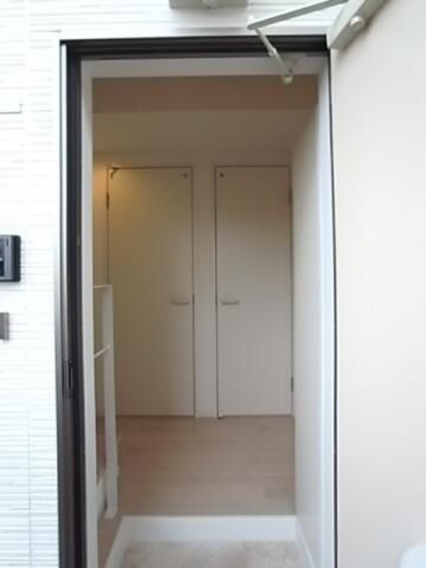 玄関(別部屋参照)