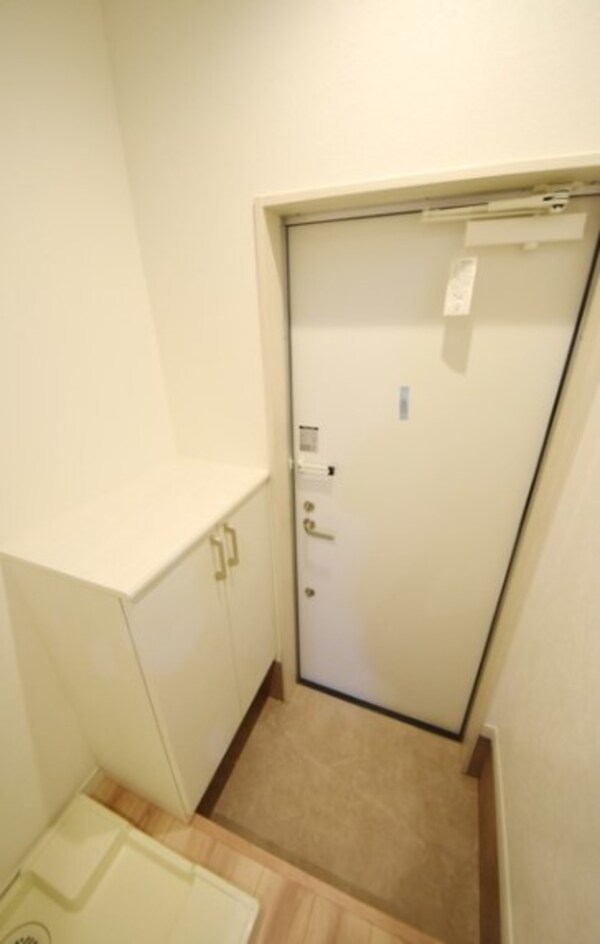 玄関(別部屋参考写真となります)
