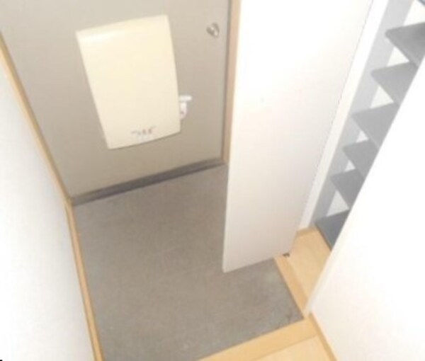 玄関(別部屋参考写真となります)