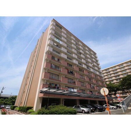 中駒九番団地2号棟外観写真
