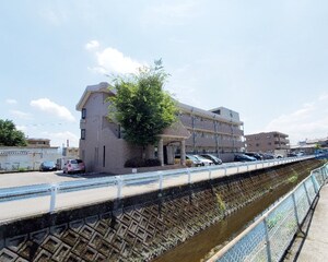 BLUE SKY 鴻川外観写真