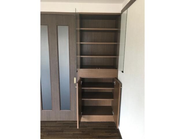 物件内観写真16　(食器棚)