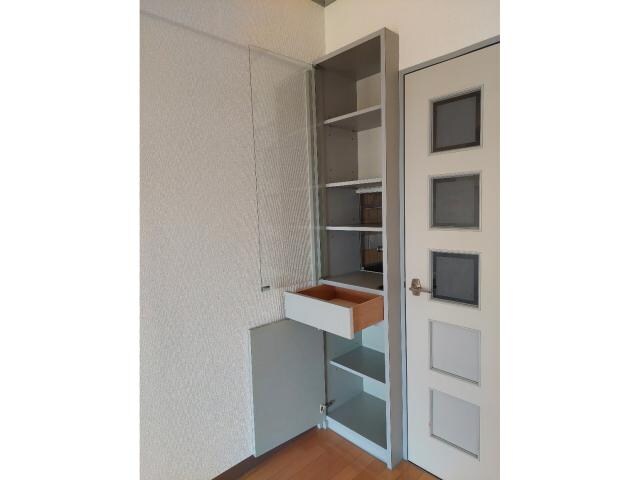 物件内観写真9　(食器棚)