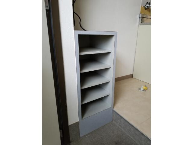 物件内観写真10　(下足棚)