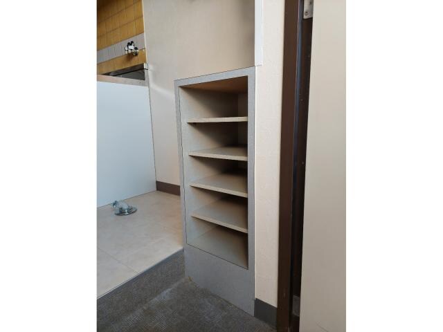 物件内観写真10　(下足棚)