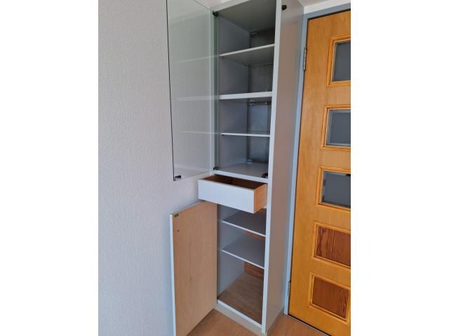 物件内観写真9　(食器棚)