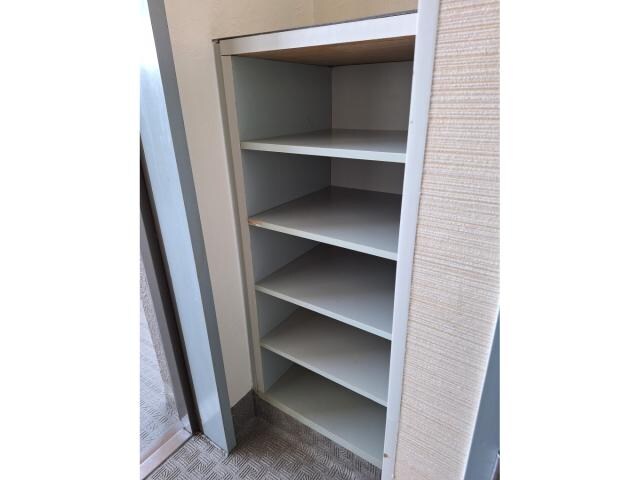 物件内観写真10　(下足棚)