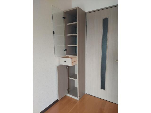 物件内観写真9　(食器棚)