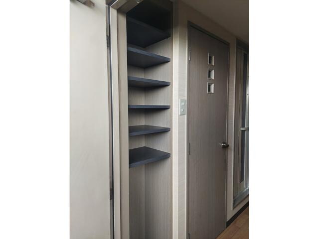 物件内観写真10　(下足棚)