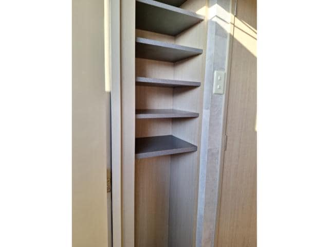 物件内観写真10　(下足棚)