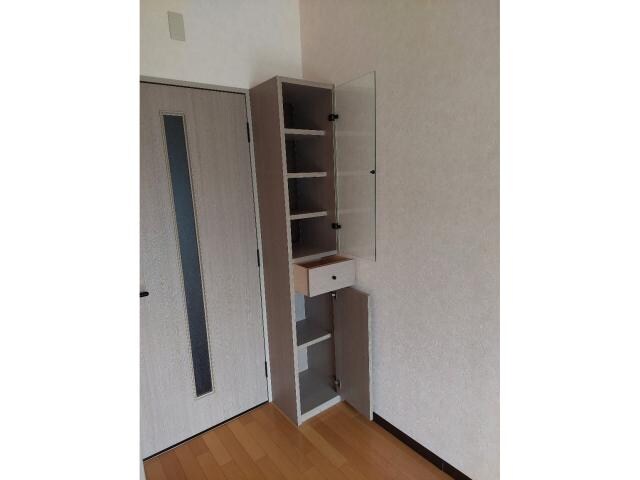 物件内観写真9　(食器棚)