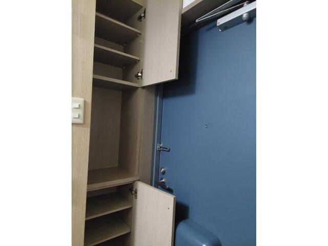 物件内観写真10　(下足棚)