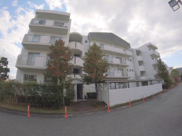 東山台ハイツ206号棟