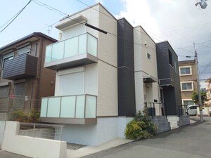 ホワイエ逆瀬川外観写真