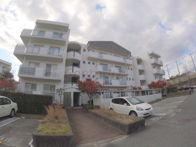 東山台ハイツ201号棟